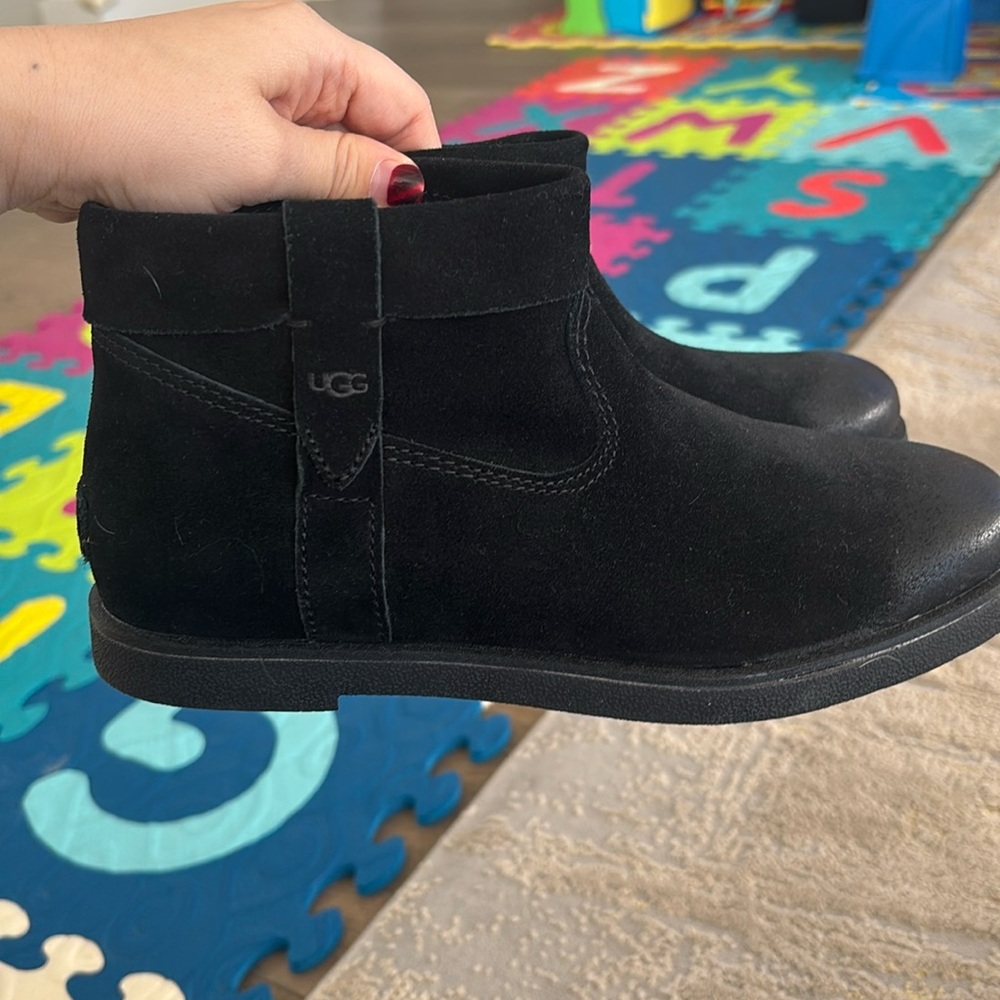 Ugg boots for sell 
New